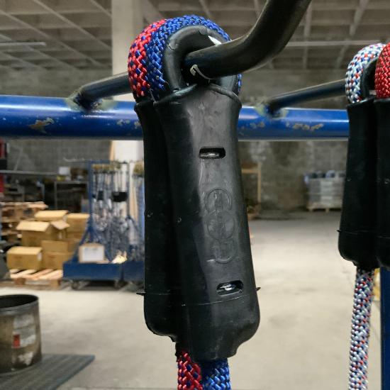 Cuerda de 13mm de diámetro, en poliéster, con ojal preformado, longitud 100 metros, con gancho de 60mm de abertura en un extremo con cierre y seguro automático